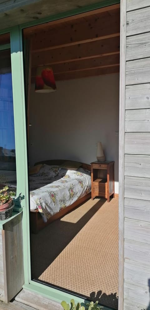 Bed, Balcony/Terrace, Photo of the whole room, Bedroom