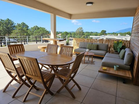 Patio, Day, View (from property/room), Balcony/Terrace, Dining area