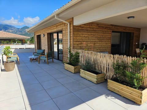 Patio, Day, Balcony/Terrace, Mountain view