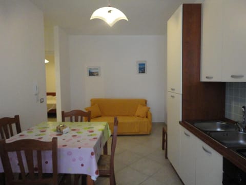 Property building, Kitchen or kitchenette, Living room