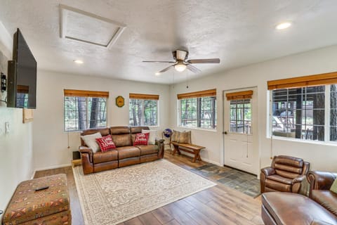 Pinetop-Lakeside Cabin about 4 Mi to Rainbow Lake! House in Pinetop-Lakeside