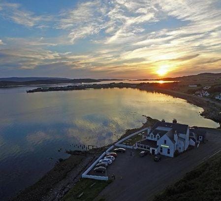 Property building, Bird's eye view, Sea view, Location, Sunset