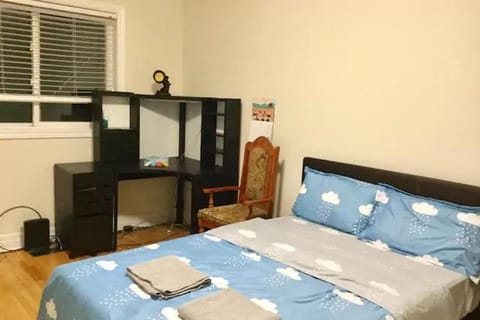 Private Rooms, Free Parking, Full Kitchen, Best Prices in Town- York University Heights Bed and Breakfast in Vaughan