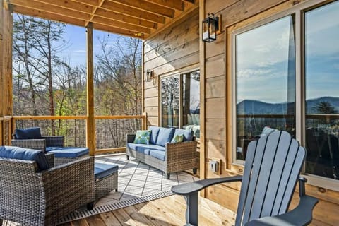 Luxury Endless View 3 King Suites Billards Pool House in Sevier County