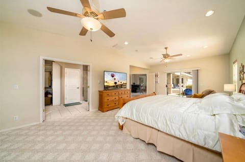 Cozy and Spacious Entire 5-Bedroom, 4-Fullbath Home Sleeps 14 House in Lake Havasu City