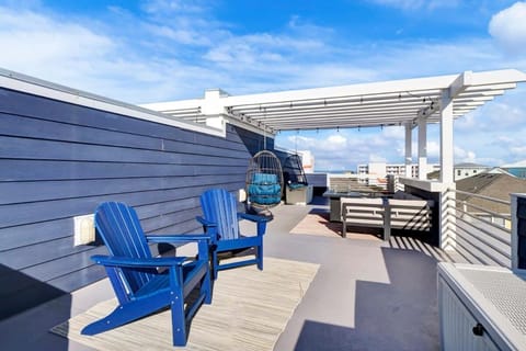 SeaRenity with rooftop and ocean views House in Carolina Beach