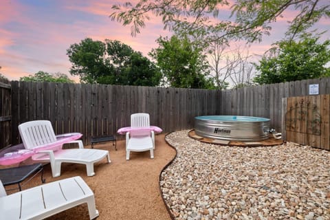 The Coop and Roost - Hot Tub & Cowboy Pool House in Fredericksburg