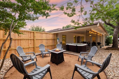 The Coop and Roost - Hot Tub & Cowboy Pool House in Fredericksburg