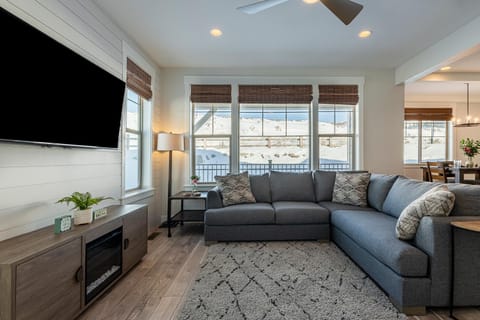 Modern and Just 10 Minutes to Park City House in Wasatch County