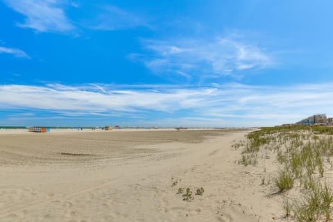 Beachfront Wildwood Crest Condo with Pool Access! Apartment in Wildwood Crest