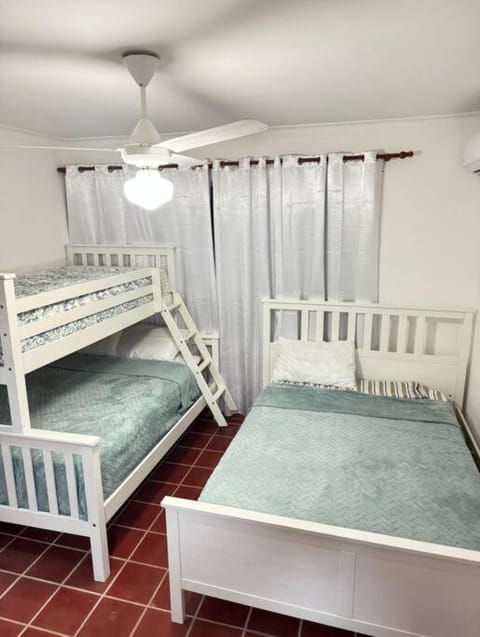 Bedroom, bunk bed