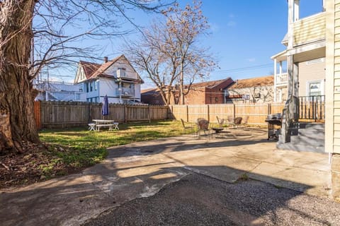 The B&W Haven 5BR Home with yard theater Apartment in Bridgeport