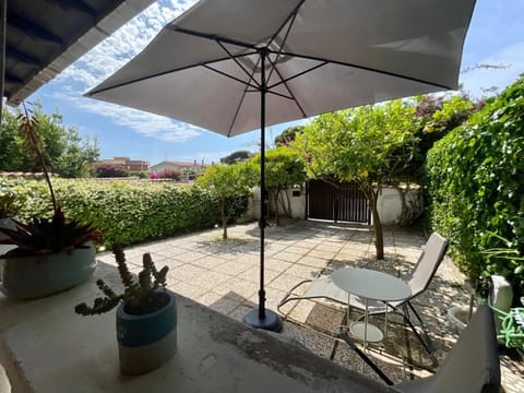 Patio, Garden, Garden view, sunbed