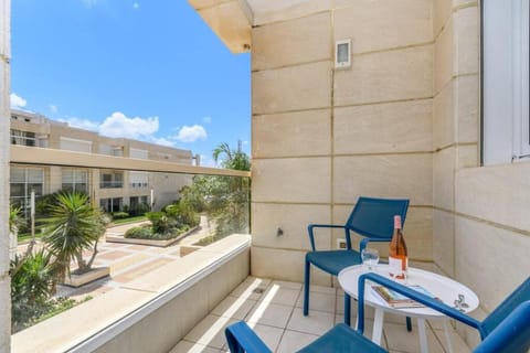 Magnificent 3BR-2BA in Marina Herzliya w Pool Apartment in Herzliya