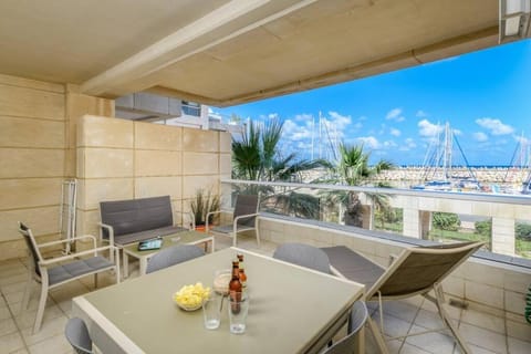 Magnificent 3BR-2BA in Marina Herzliya w Pool Apartment in Herzliya