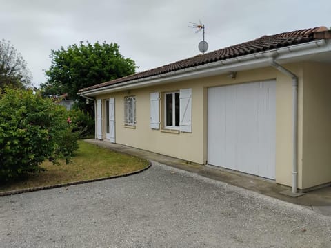 Villa Maite, quartier calme, piscine chauffée House in Andernos-les-Bains