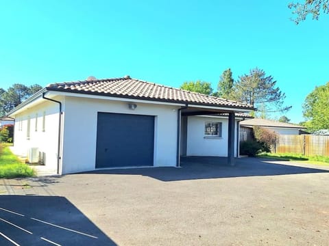 Villa avec piscine chauffée proche océan House in Arès