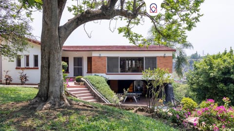 Property building, Day, Garden, Garden view