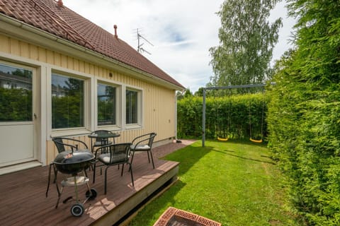 Quiet Villa 8-16 pers Sauna terraces Wi-Fi Apartment in Helsinki