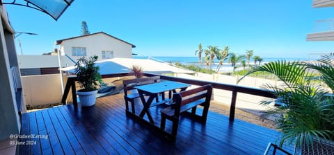 Patio, Day, Balcony/Terrace, Seating area, Dining area, Beach, Sea view