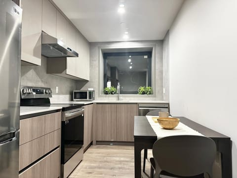 Kitchen or kitchenette, Seating area