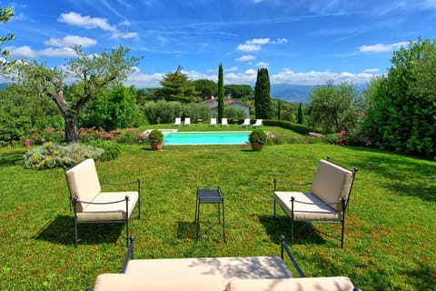 Garden, Garden view, Mountain view, Pool view, Swimming pool, sunbed