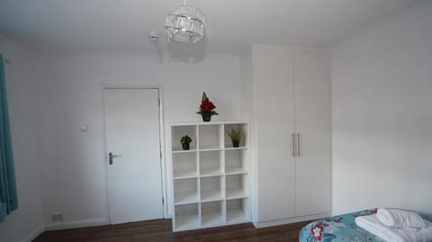 59A Comfortable Home, Sleeps 6 Casa in Hounslow