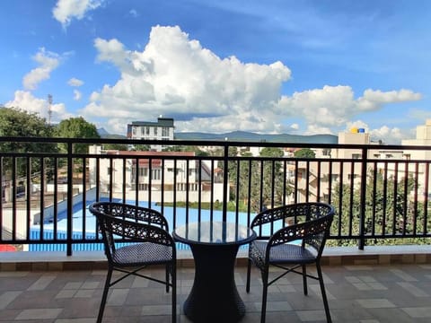 View (from property/room), Balcony/Terrace, Mountain view