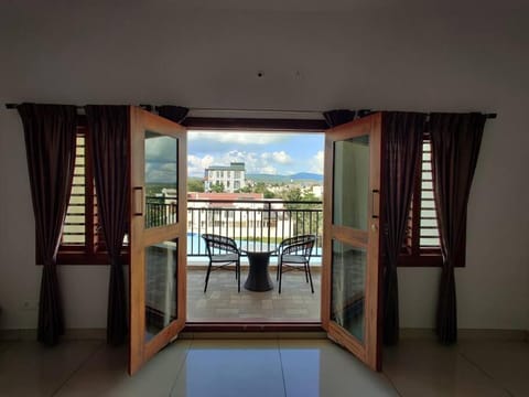 View (from property/room), Balcony/Terrace, Living room