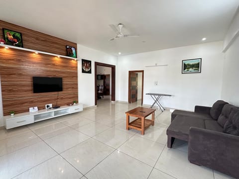 Communal lounge/ TV room, TV and multimedia, Living room, Seating area