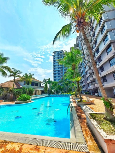 Property building, Day, Pool view, Swimming pool