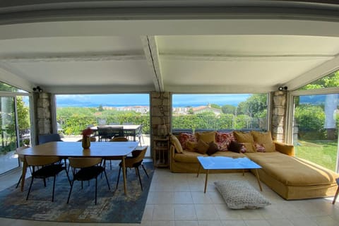 Lovely villa with pool - panoramic sea view Villa in Antibes