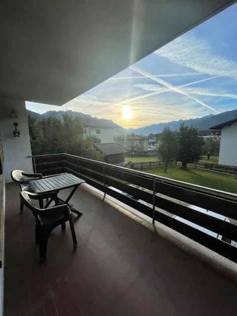 Day, Natural landscape, View (from property/room), Balcony/Terrace, Dining area, Mountain view, Sunset