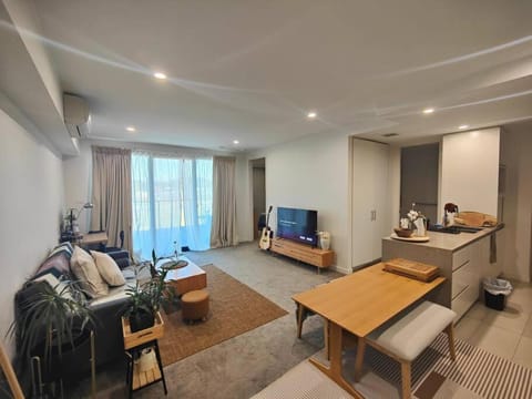 Lakeside apartment, walking distance to foreshore Apartment in Canberra