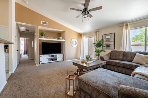 TV and multimedia, Living room, Seating area