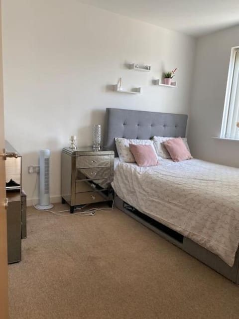 Grand Getaway Luxury and Comfort Combined Apartment in Barking