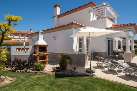 Beautiful villa newly renovated in 2024 on top Portuguese resort Villa in Amoreira