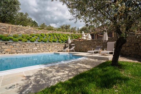 Property building, Spring, Day, Garden, Garden view, Pool view, Swimming pool, sunbed