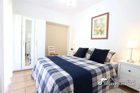 Bright Casa Els Cards close to Sitges with Air Conditioning House in Garraf