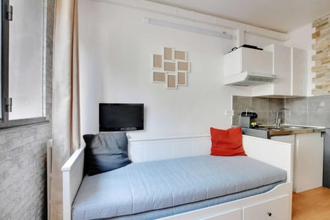 Cosy bright 2P studio just outside Paris Apartment in Levallois-Perret