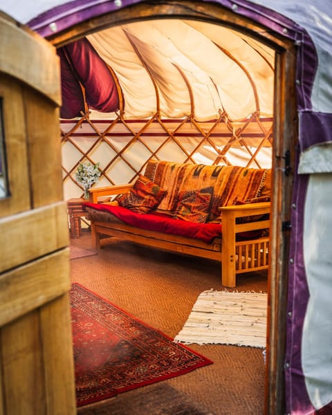 Woodland Yurt at Kingsmead Terrain de camping /
station de camping-car in Wellington