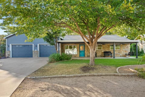 Property building, Spring, Day, Neighbourhood, Natural landscape, Street view