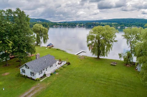 Wagner Road Retreat-Lamoka Lake Casa in Keuka Lake