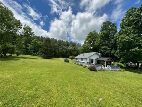 Wagner Road Retreat-Lamoka Lake Casa in Keuka Lake