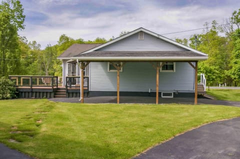 Crossroads in The Finger Lakes Maison in Keuka Lake