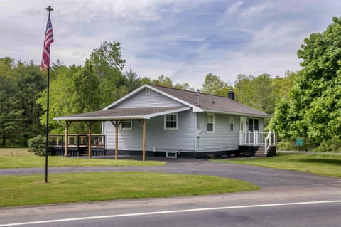 Crossroads in The Finger Lakes Maison in Keuka Lake