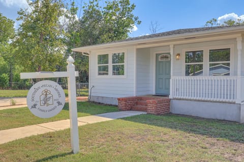 Modern Seguin Home Steps to Trails and Park West! House in Seguin