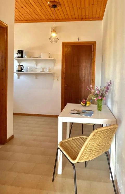Kitchen or kitchenette, Seating area, Dining area