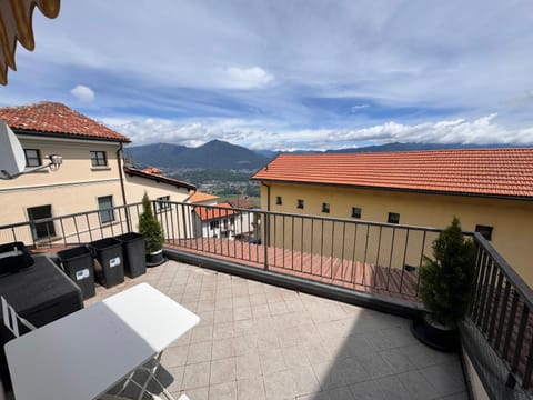 Casa indipendente con terrazzo e posto auto House in Lugano