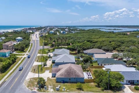 Charming and delightful getaway! Walk to Beach House in Butler Beach